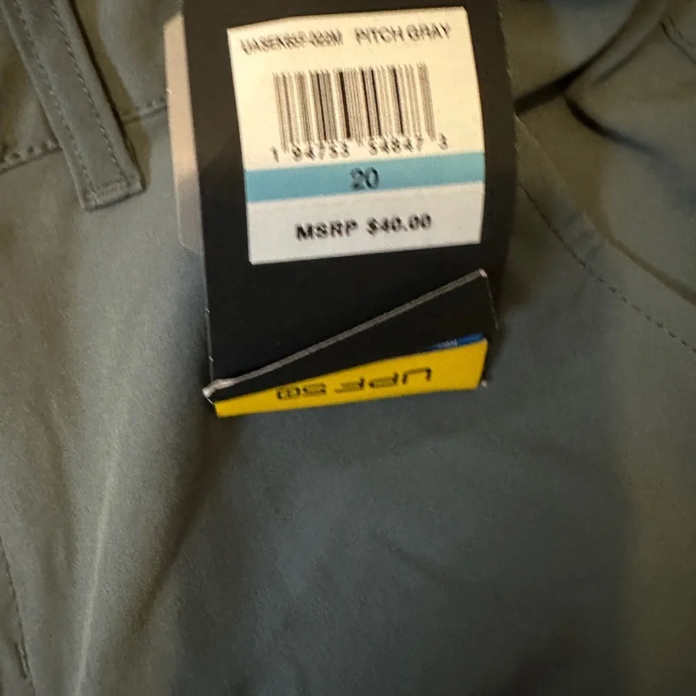 Under Armour Boys Golf Shorts Gray Loose Fit Size 20 NWT - Picture 5 of 5